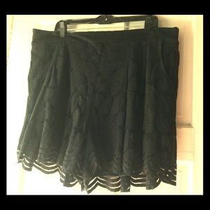 Torrid Lace Shorts, Size 2, Blacko